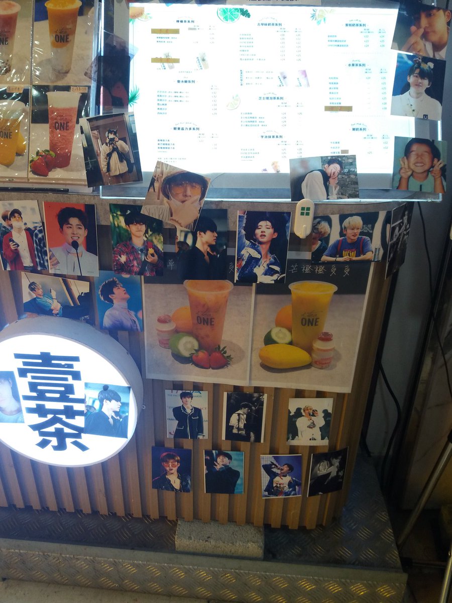cherry68396634's tweet photo. @AiKON1022131 This stall one of the shop in Phase 1 Center Argyle MongkoK HK. Im just a passerby when i saw the shop. I buy drinks and ask for cupsleeve (only cupsleeve display) didnt expect they give me freebies. Thank You! #KimHanbin #BI #OneAndOnlyBI https://t.co/4Yqu5I7tnW