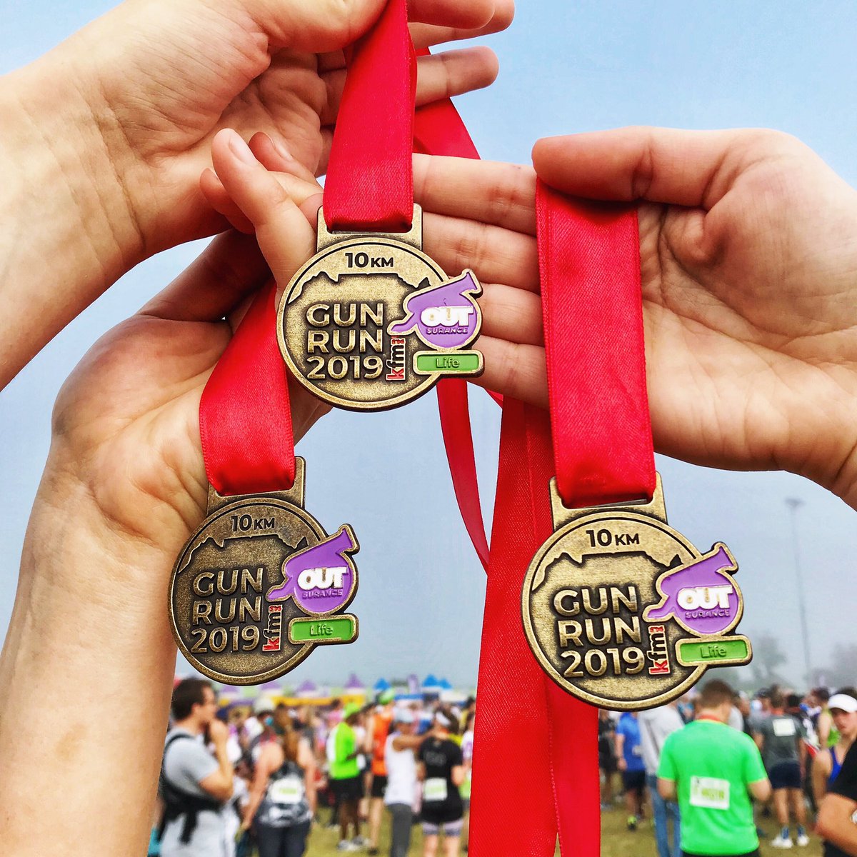 ctmylove's tweet image. FRIENDS WHO RUN TOGETHER...
Die together (like literally) 😂😂😂 Probably should have at least done SOME training for this. Haha. But hey, we did it! #gunrun #10km #wedidit