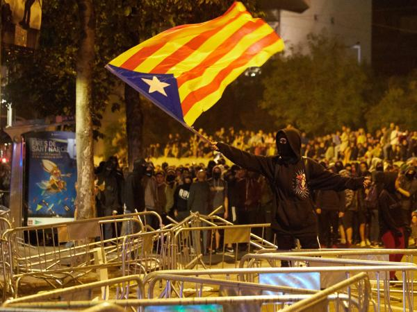 rmartinmar's tweet photo. La rebelión de los de abajo contra los dueños del poder y el dinero se extiende en el mundo...
#Ecuador
#Rojava
#Chile
#Cataluña
#Líbano
#Colombia... https://t.co/I1EoRgGJHk