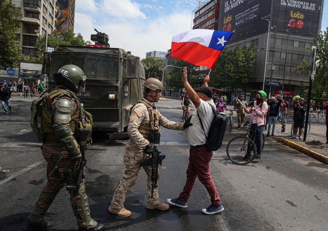 rmartinmar's tweet photo. La rebelión de los de abajo contra los dueños del poder y el dinero se extiende en el mundo...
#Ecuador
#Rojava
#Chile
#Cataluña
#Líbano
#Colombia... https://t.co/I1EoRgGJHk