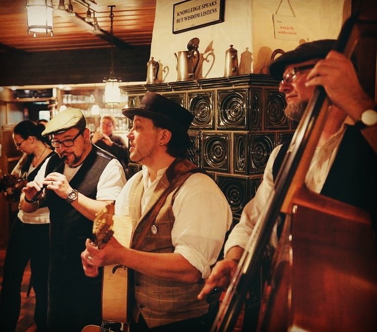 lusejungen's tweet photo. Am Samstag den 26.10. spielen wir Lusejungen in der Krone in Eschwege. Wir freuen uns auf Euch!!! https://t.co/qcGKYppxF0