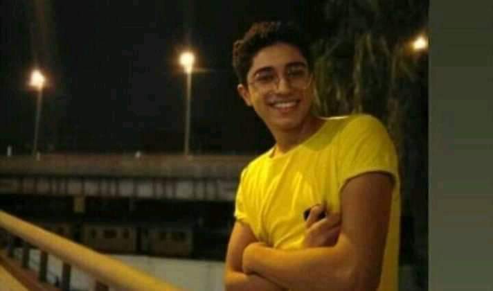 solymostafa7's tweet photo. الحكم في القضية دي هيرسم معايير مختلفة في التربية..
ما بين إنك تربي ابنك يكون راجل عنده نخوة وشهامة..
وانت واثق إن القانون هينصفه .
وما بين إنك تربي ابنك يتجاهل ويغمض عينه على الغلط..
لأنك واثق إن حقه هيضيع..
نقطتين مهمين جدًا وفي غاية الخطورة .
#محمود_البنا https://t.co/gM3xEakqLo