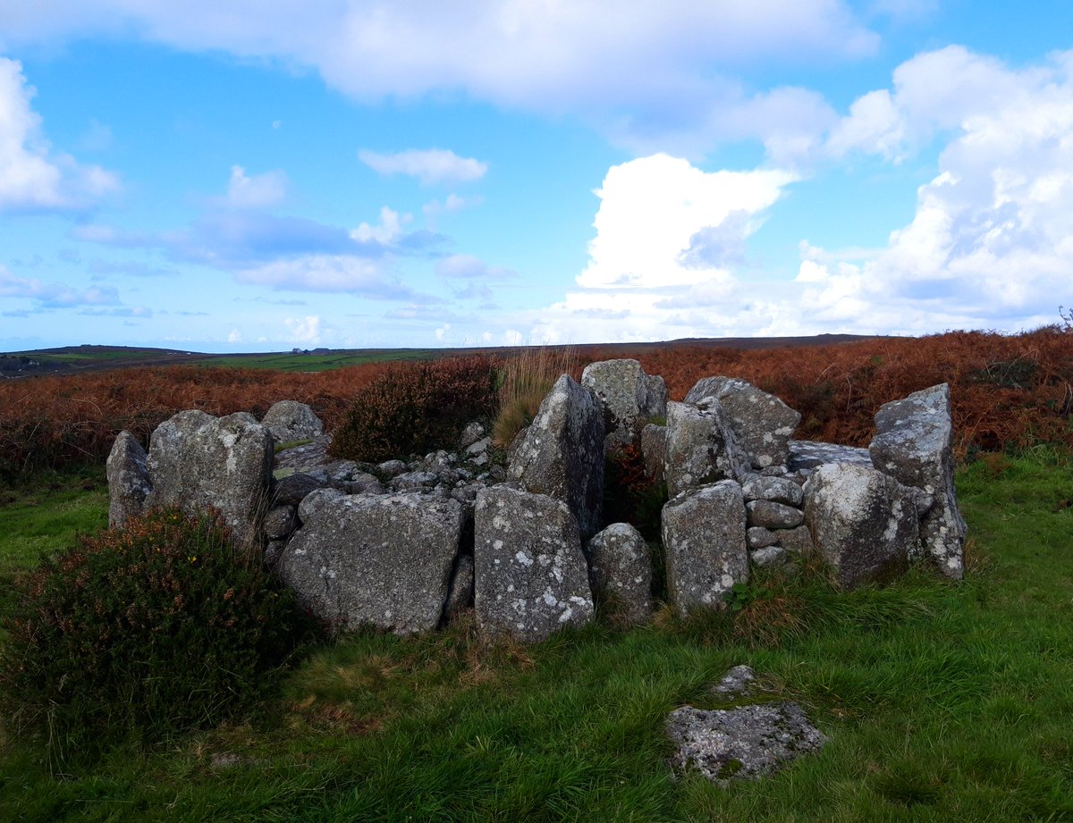 Another sign of the importance of the Carn Galver area to our ancestors is Bosiliack Barrow, a Neolithic entrance grave. Approx. 3-4000 years old. The passage that the people are pointing to in Pic 2 aligns with the rising sun after the Winter Solstice. #PrehistoryOfPenwith