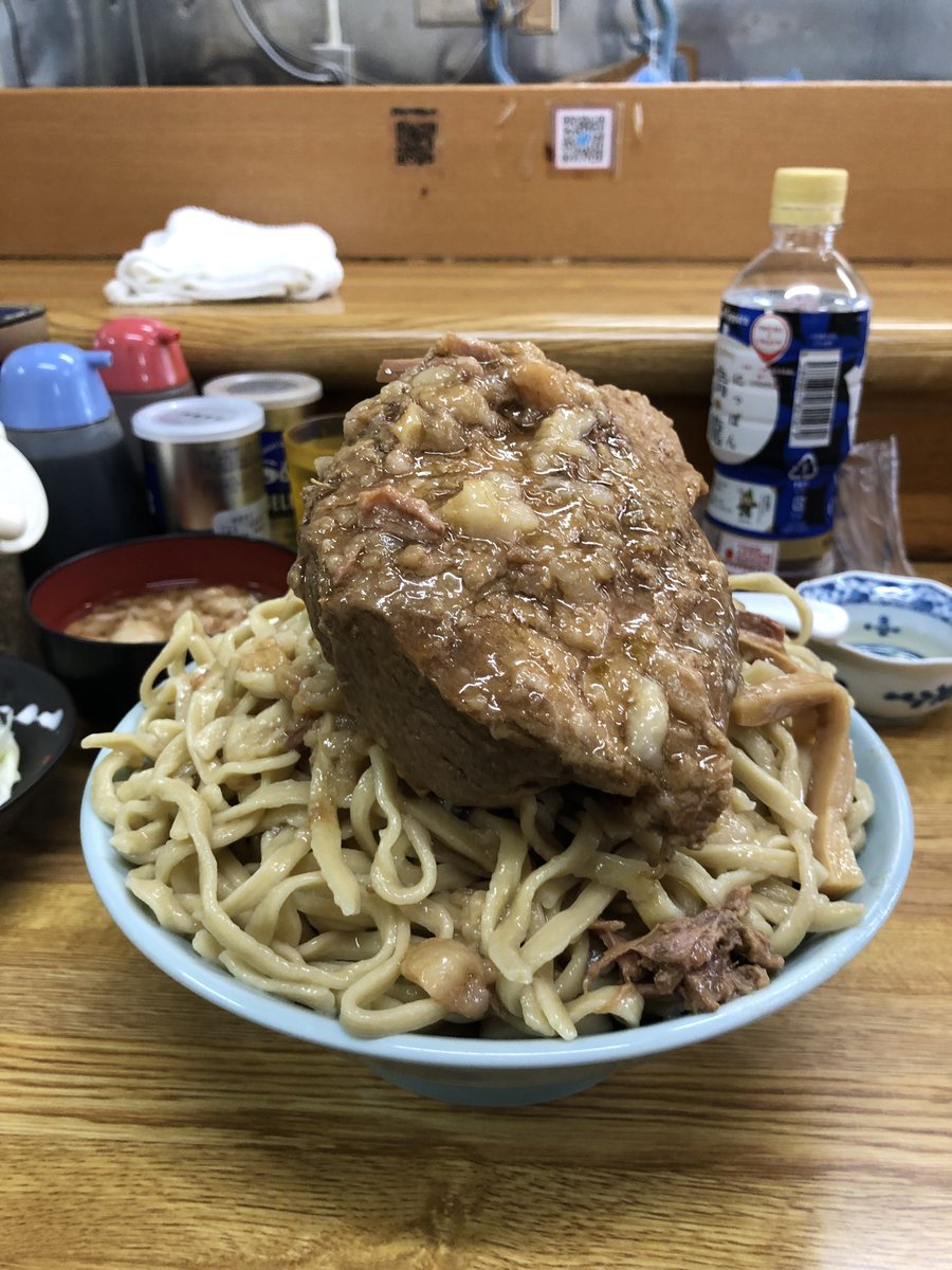 Rio4634's tweet image. ラーメンそら@上福岡

今日午後13時頃 

上福岡にあるラーメンそらにて

隕石の様な豚が着丼したもよう

作業員がおよそ15分かけ

撤去作業に成功！

現場から以上です。

ご馳走様でした🙇‍♂️🙏
