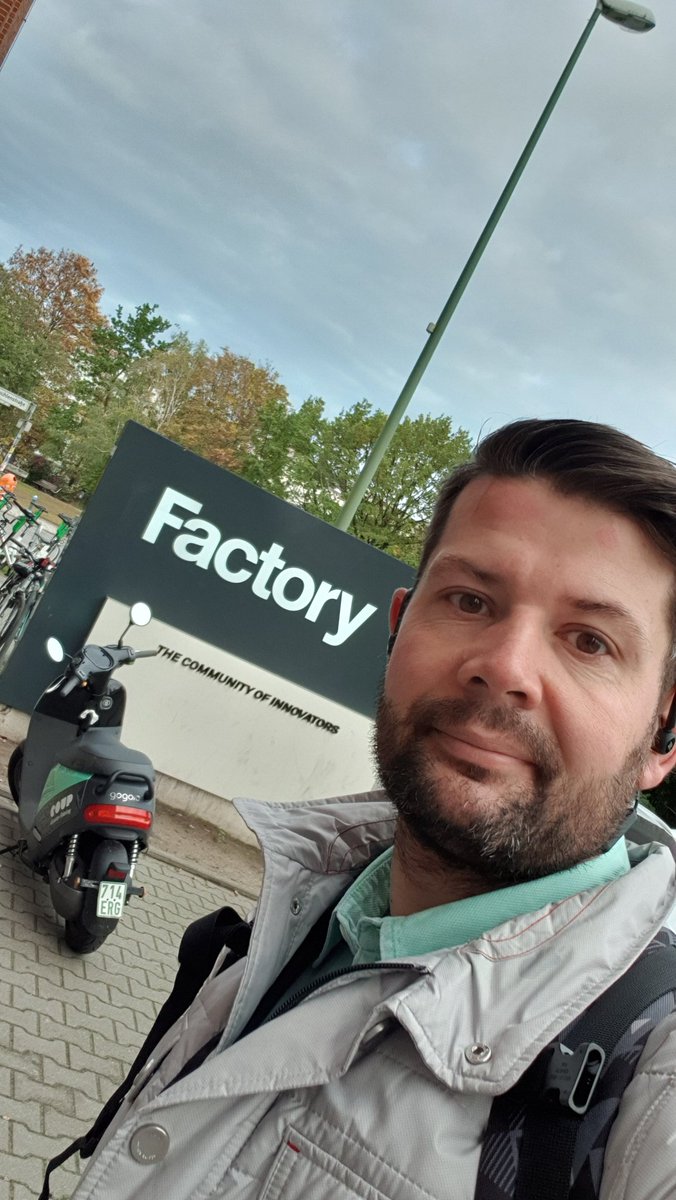 #PvD on the way back to #Diffusion2019 hackathon. It just made sense in Berlin ;)