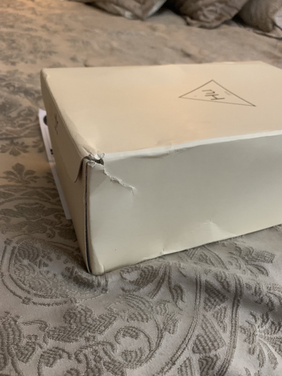 kicksarizona's tweet photo. @JDSports Appreciate the offer to pay $60+ out of my own pocket to return sneaker to you that showed up in boxes like this. How expensive is a box compared to a plastic bag?  Buyers take note of what your boxes will look like upon arrival. Please RT for awareness. @snkr_twitr https://t.co/vBINjdGaCl