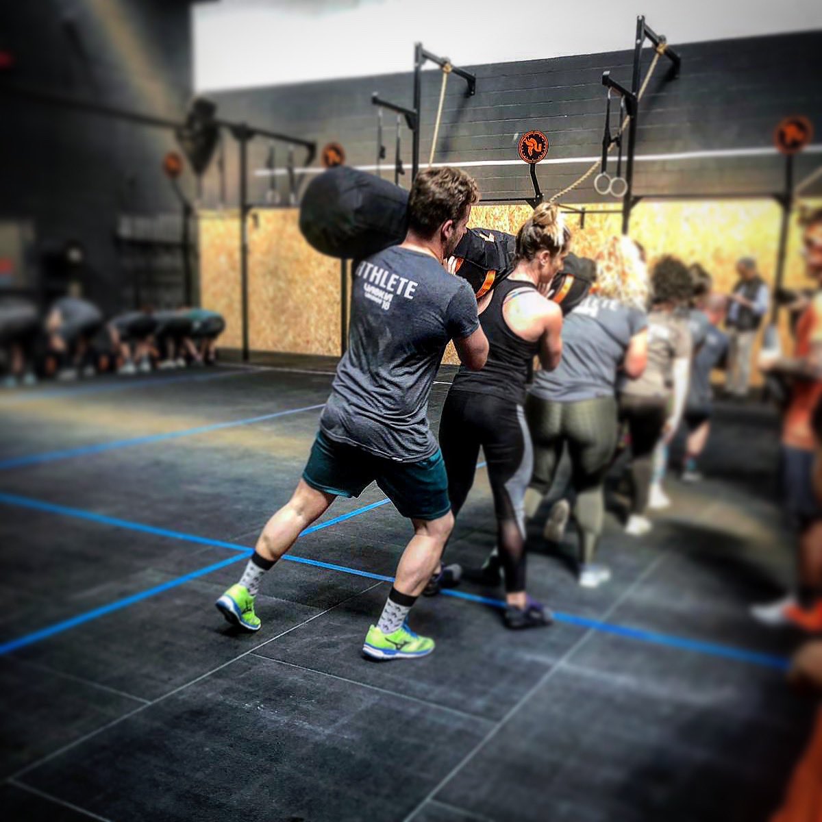 CheguaCorona's tweet photo. Vaciándome en cada entrenamiento de CrossFit @newbalanceES #FuelCellParty
Necesito unas nuevas zapas https://t.co/DYFwZwWezU