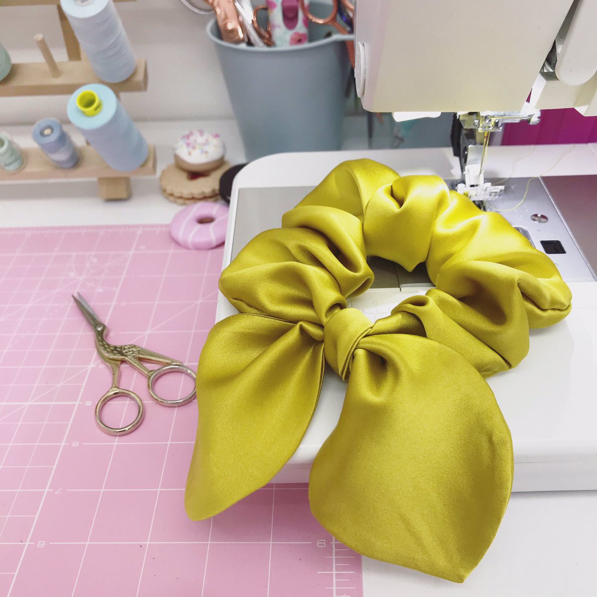 evielaluve's tweet photo. Made myself a little treat, and now I want a thousand more... #scrunchie https://t.co/TIO0K2N2ZE