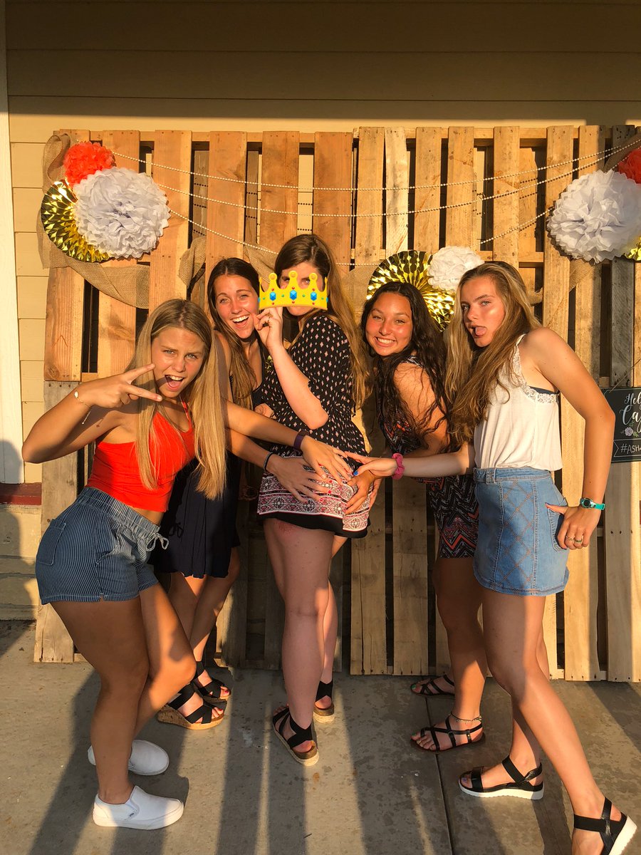 molly_wack9's tweet photo. Happy birthday to my sweet ashhy❤️❤️  ilysm and I’m so glad you’re my bestie forever!!😘😘 love you and I hope you had a great day (had to be the very last one to say it)@ashtynnbrownn3 https://t.co/UstZK7ESNS