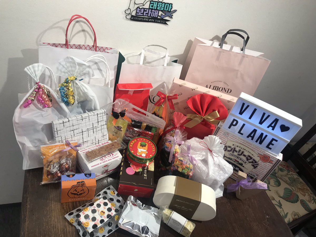 VivaPlane's tweet photo. 19日と20日訪問してくださった東京亜美皆は感謝します。 頂いたプレゼントと挨拶、とても有難う御座います。 いい思い出を作りました。 今度また会いましょう

#VIVAPLANE_in_TOKYO https://t.co/9ZmllxCgqC