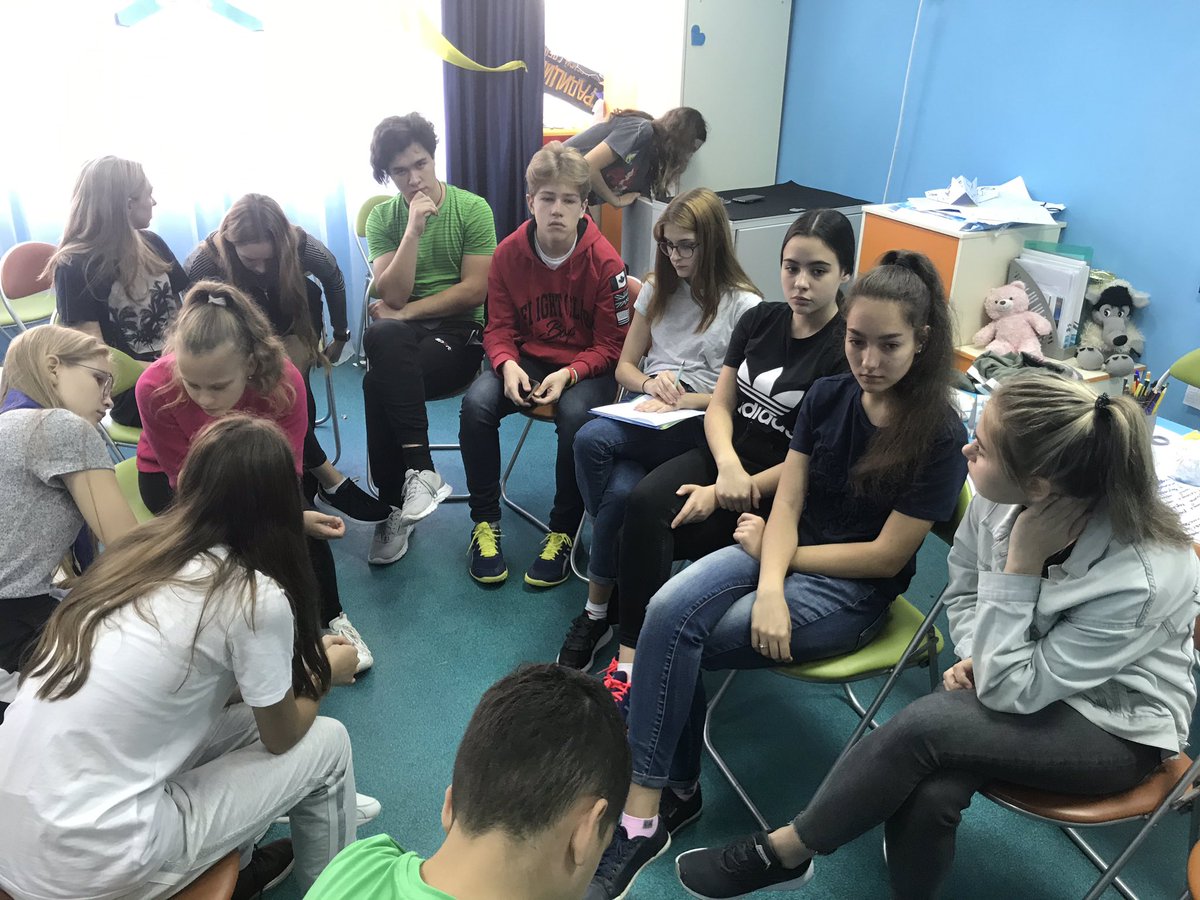 Разработка идей для вечернего мероприятия от #ШколаРосатома в полном разгаре. Конструкторское бюро придумало занимательное мероприятие. Посмотрим что из этого выйдет вечером! Но пока что всем очень интересно!!! #орлёнок2019 #удивляйиудивляйся