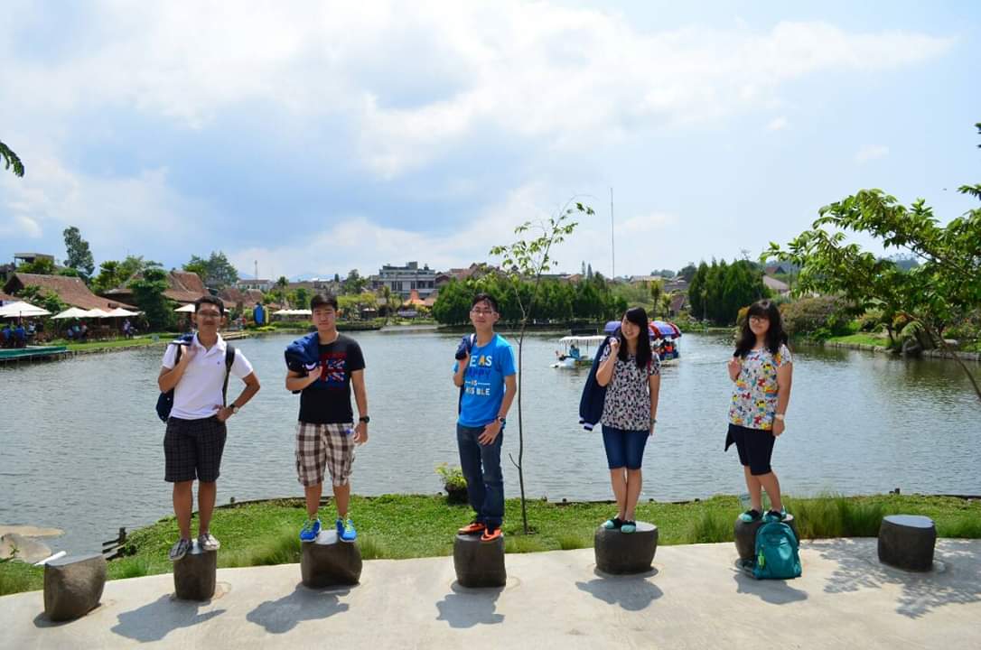 Margaret_Cla's tweet photo. [THROWBACK SUNDAY]
Jaman kapan nih gengs?? Wkwkwkwk
*poke @micheng18 @pineapplenastar @Raylionathan @William88_WL * https://t.co/tCtAJl6KwO