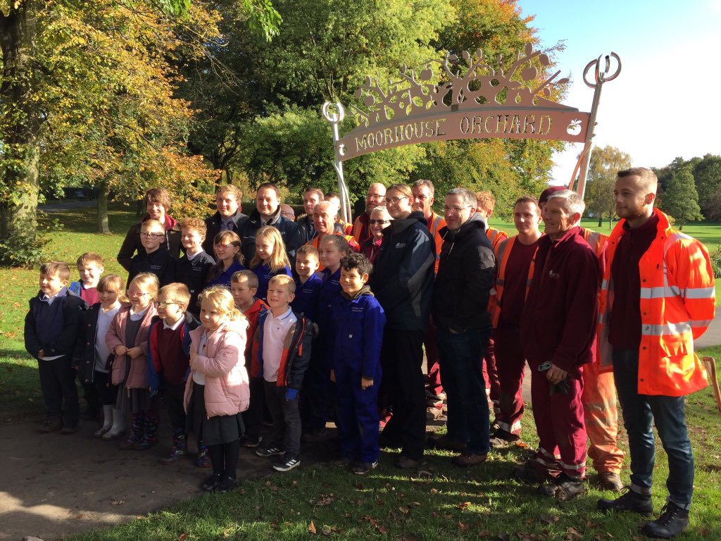 Proud to have constructed the Moorhouse Orchard sign for <a href="/ADCAshfield/">Ashfield Council</a> and to have been involved in such a good initiative in our community @DiscAshfield