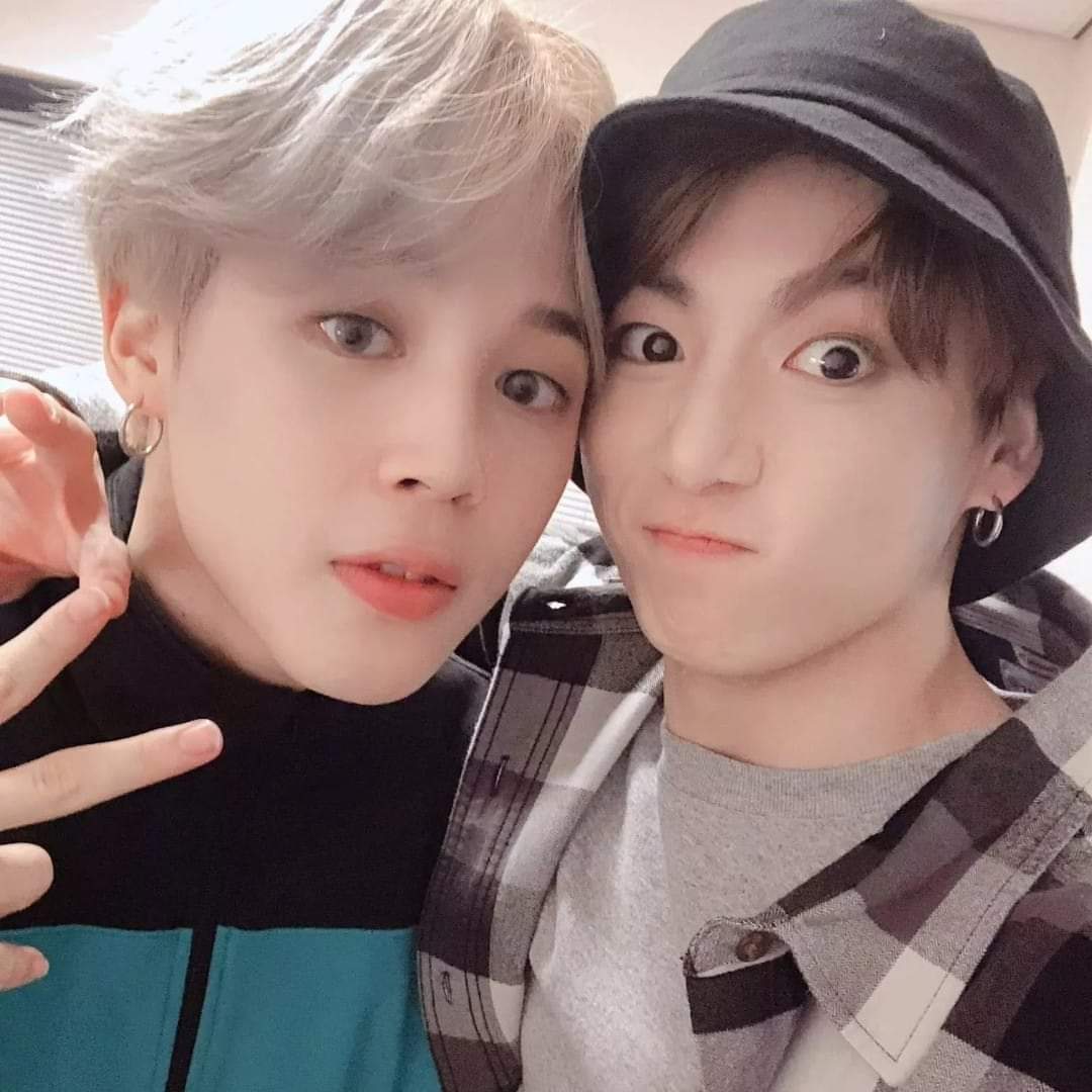 ChristianChim27's tweet photo. @JIKOOKDAILY loving them to the moon and back 😍😍😍 https://t.co/7y479aISsu