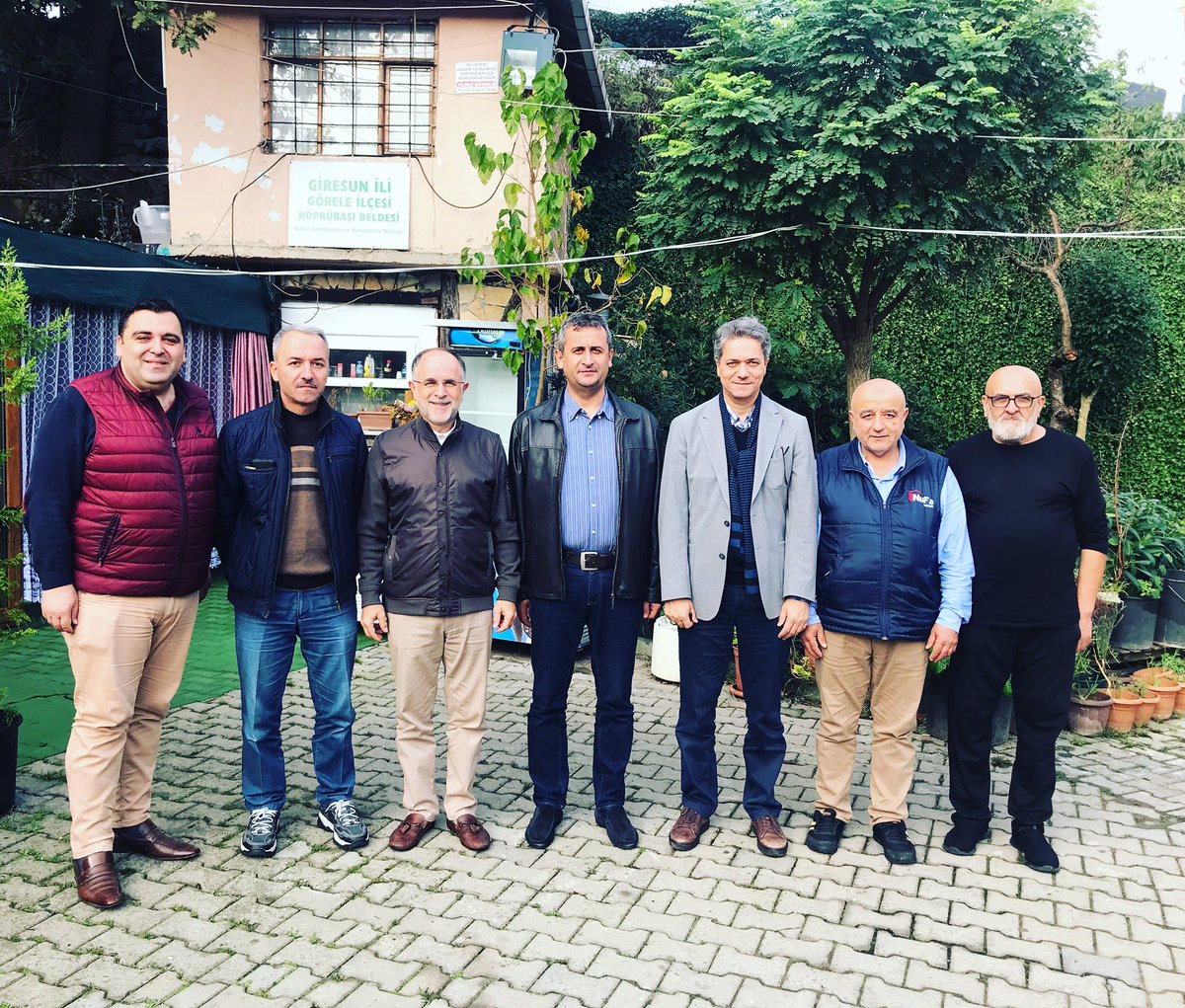 Güzel ve sıcak bu Pazar sabahında dernek merkezimizde Sarıyer kaymakamımız Sayın Mehmet ÖZER önderliğinde; Sarıyer ilçe milli eğitim müdürümüz, Sarıyer ilçe müftümüz AK Parti Sarıyer  ilçe başkanını ağırladık. ziyaretlerinden dolayı  zatıâlileri ne teşekkürlerimizi arz ederiz.