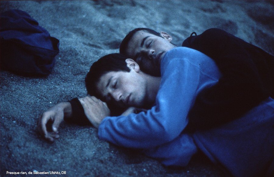 Мечтает о еде. Почти ничего не ест он. Почти искусство. Девушка думает о еде. Девушка думает о еде.