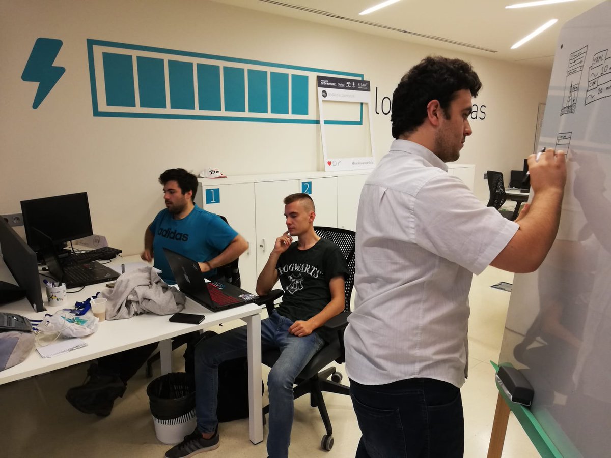 spaceappsalm's tweet photo. Apurando las últimas horas
 #SpaceApps #SpaceAppsChallenge #SpaceAppsAlmeria19 https://t.co/DXGuA98ZXV