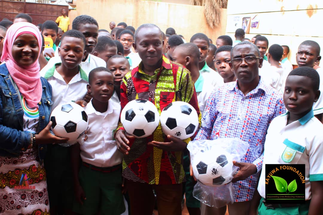 RayuwaFound's tweet photo. @RayuwaFound donates soccer balls to NewTown Experimental 1 basic school and souvenirs from @USEmbassyGhana during The International Day of The Girl Child celebrations. 
@MoGCSP_Ghana @AyyubBint https://t.co/HZulHHGaVt