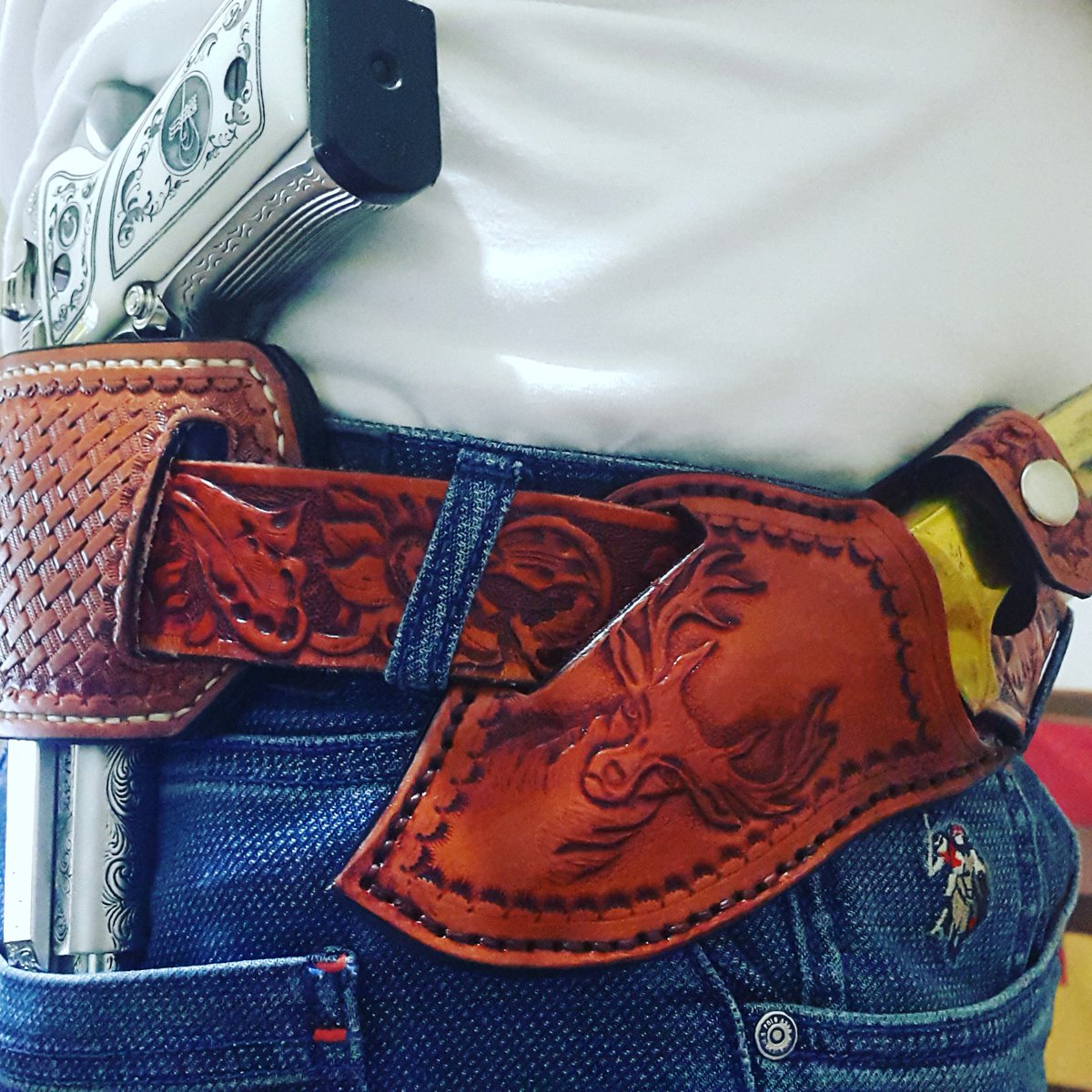 Dexter_Soze's tweet photo. https://t.co/038iINfYQS
 Hertürlü deri ürün ve tasarımlarımızla Leathercraft işlemeli silah kılıfı cüzdanve çanta yapımıile hizmetinizdeyiz Tyana LeatherAntalya #fenerinmacivar
#KızlarınEnSevdiğiŞeyler #seymasubasi #mertcoklukgizemlicinayeti #gazetesozcu #Samsung #pazar #tyana https://t.co/454UVOiLTj