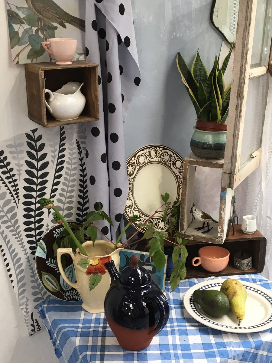 Still life workshop this Wednesday, October 23rd at St Giles Church at 7.00 pm.
Bring along some objects to draw / a plant, some flowers or some vases or ornaments. Use your favourite media and technique. 
We will supply some background fabric.