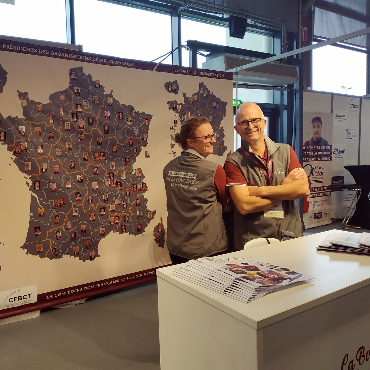 confboucherie's tweet photo. #Serbotel2019 : du 20 au 23 octobre, rendez-vous sur le stand de la Maison de la Boucherie (stand n° 622) au parc des expositions de Nantes, grand palais.
Venez rencontrer les équipes de la @confboucherie et de l'#ENSMV et découvrir le matériel de #SEPETA et #CENTRALVIA 👍🥩 https://t.co/gIvRQOSA5j