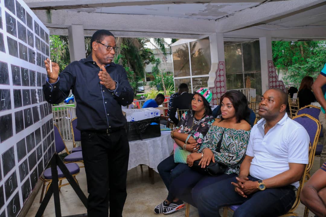 BiboleP's tweet photo. 5èmeÉdition
Jeu d'échecs de la Lukunga
"Mon objectif est de faire du jeu d'échecs une culture permettant au congolais d'aiguiser sa capacité à élucider stratégiquement devant les hostilités de la vie ou dans un espace concurrentiel ", propos Professeur Henri Mova. https://t.co/hIFuYjcuHb