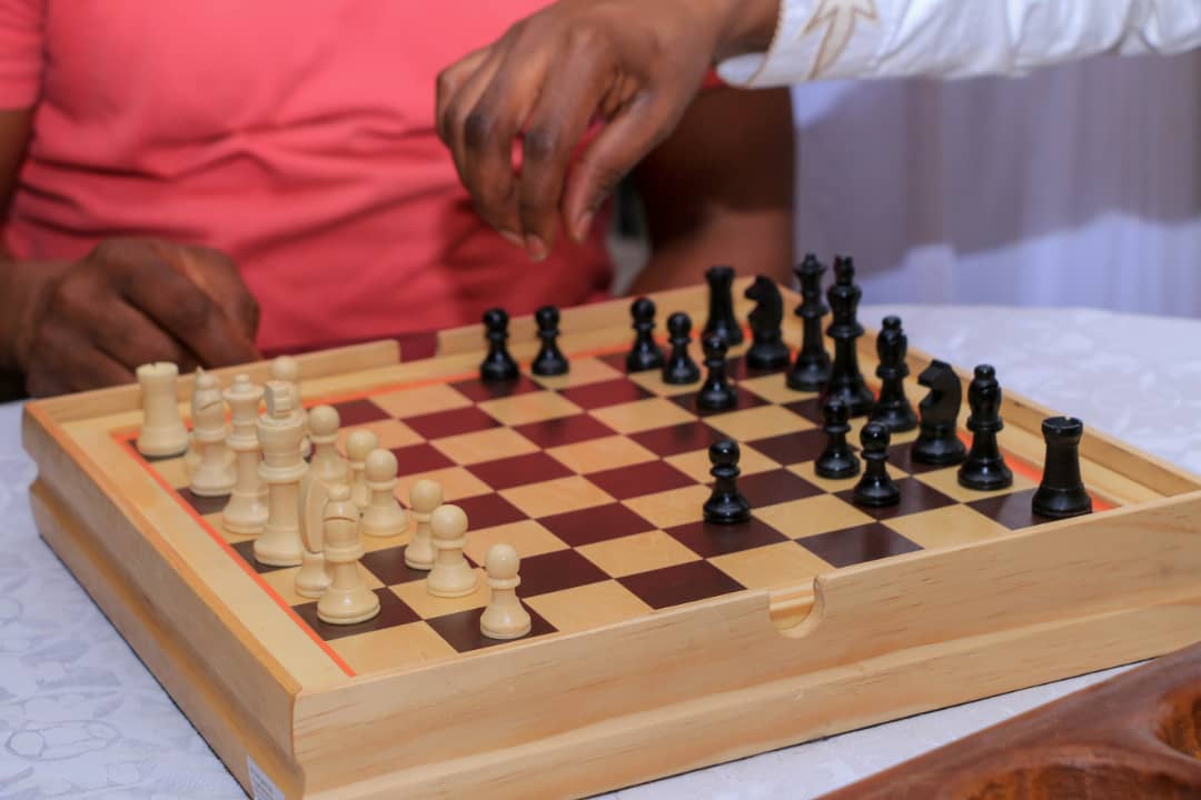 BiboleP's tweet photo. 5èmeÉdition
Jeu d'échecs de la Lukunga
"Mon objectif est de faire du jeu d'échecs une culture permettant au congolais d'aiguiser sa capacité à élucider stratégiquement devant les hostilités de la vie ou dans un espace concurrentiel ", propos Professeur Henri Mova. https://t.co/hIFuYjcuHb