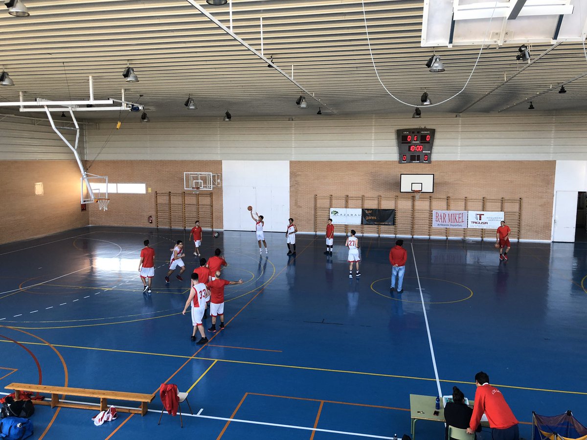 mendialdeake's tweet photo. Partido de nuestro #SeniorMasc frente a Gares. Suerte chicos!! https://t.co/DHsyglpfmI
