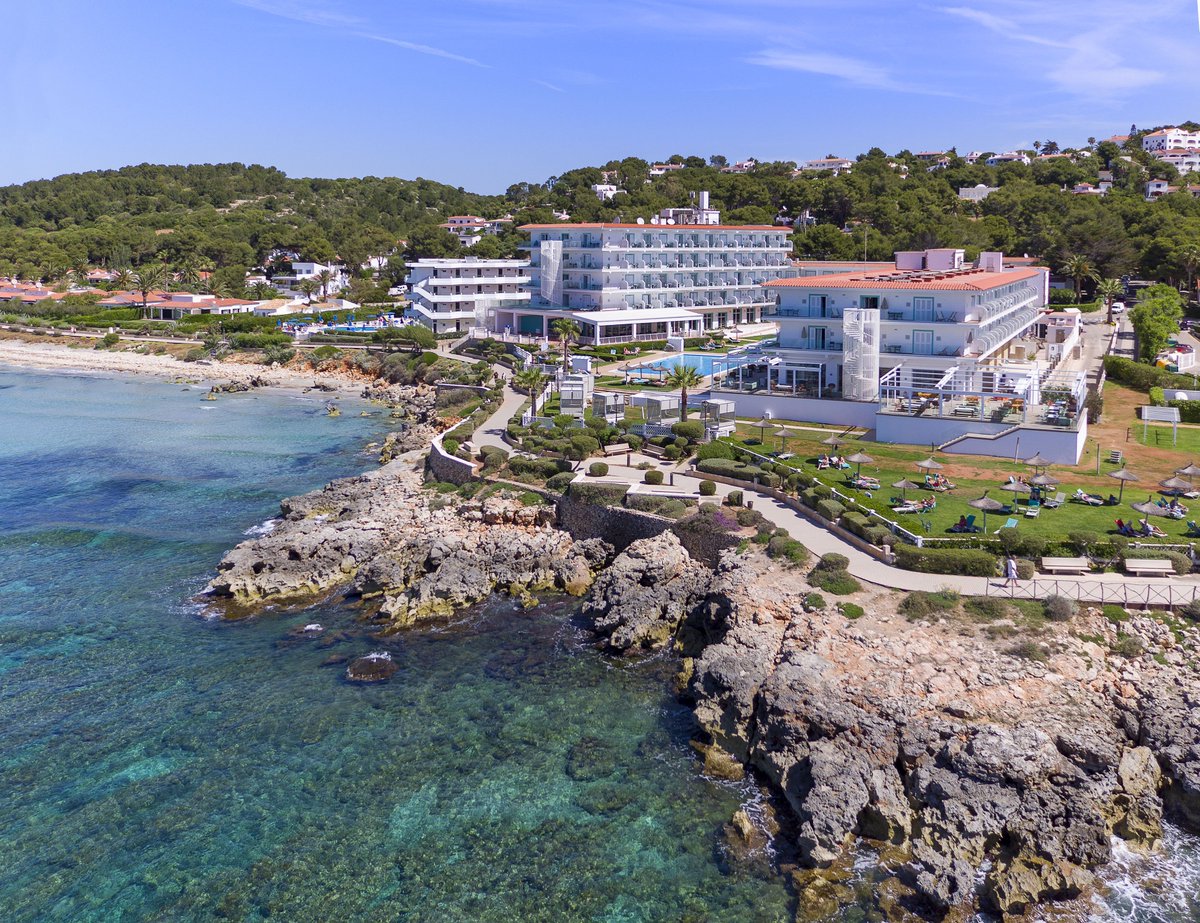 Y como cada año, el verano llega a su fin y nos toca decir adios. Gracias a todos los que habéis compartido con nosotros cada clase de aquagym, cada fiesta, cada cóctel en el pool bar, cada risa, cada anécdota y cada día de vuestras vacaciones. Nos vemos el año que viene :)