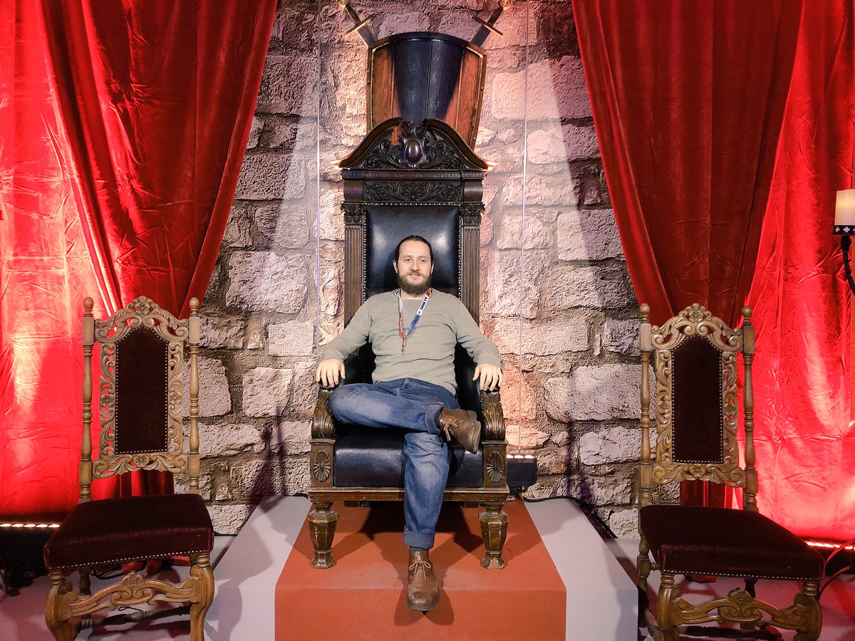 Aldrahill's tweet photo. Now it’s my turn... to do this cringe picture #PDXCON19 https://t.co/iuTd4qzszD