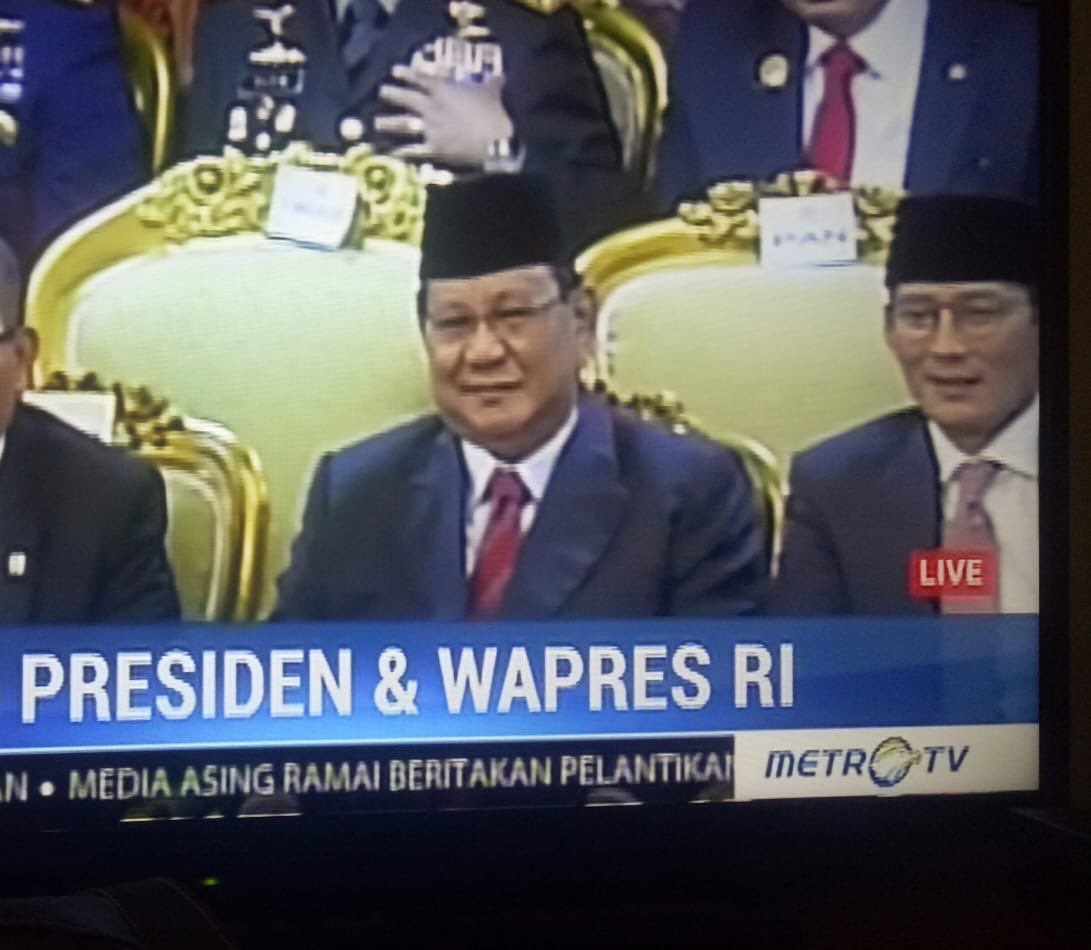 yusuf_dumdum's tweet photo. Hiburan buat Kadrun yg lagi matikan TV tapi ngintip dan update trus di medsos. 😂

#CongratsJokowiMarufAmin https://t.co/t8JOjYB3ST