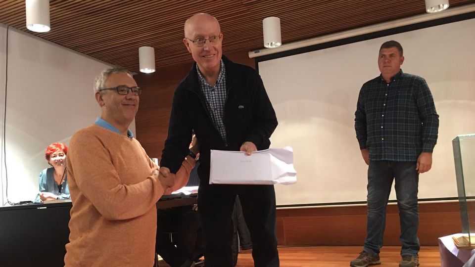 vozamarina's tweet photo. Antón Niñe emociona con su libro «Navegando a bordo do San Lorenzo de Foz» https://t.co/OHey9rdKpc https://t.co/NHL4d1JFLu