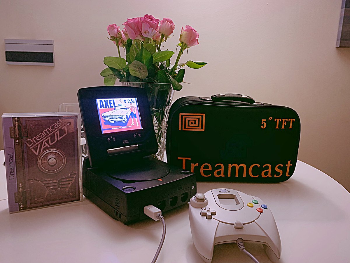 RetroFun_'s tweet photo. It’s a #CrazyTaxi kinda #SundayMorning #Treamcast #Sega #Dreamcast #RetroGaming https://t.co/1aDrgLbPOW