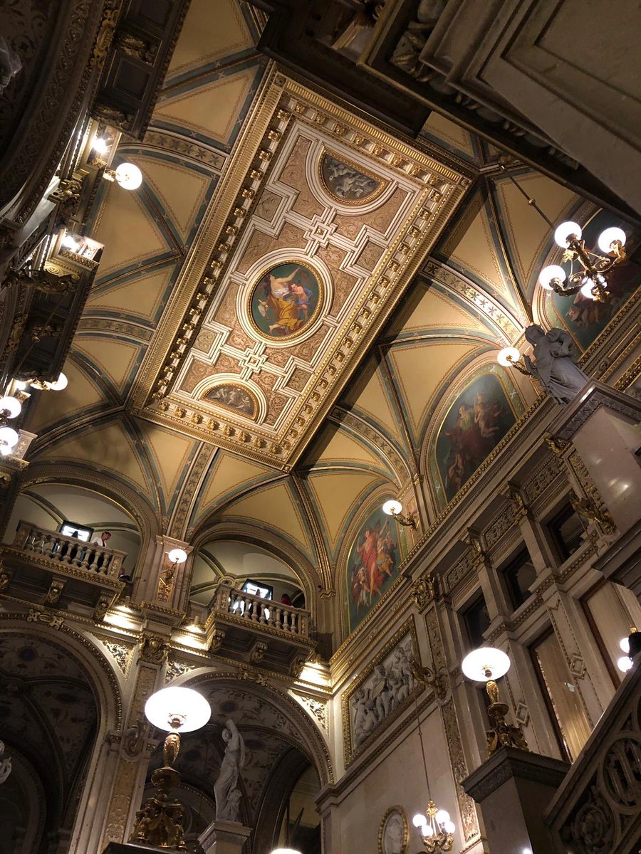 lreeuwijk's tweet photo. #wiener #staatsopera 🤩 https://t.co/SpEtMdlsBX