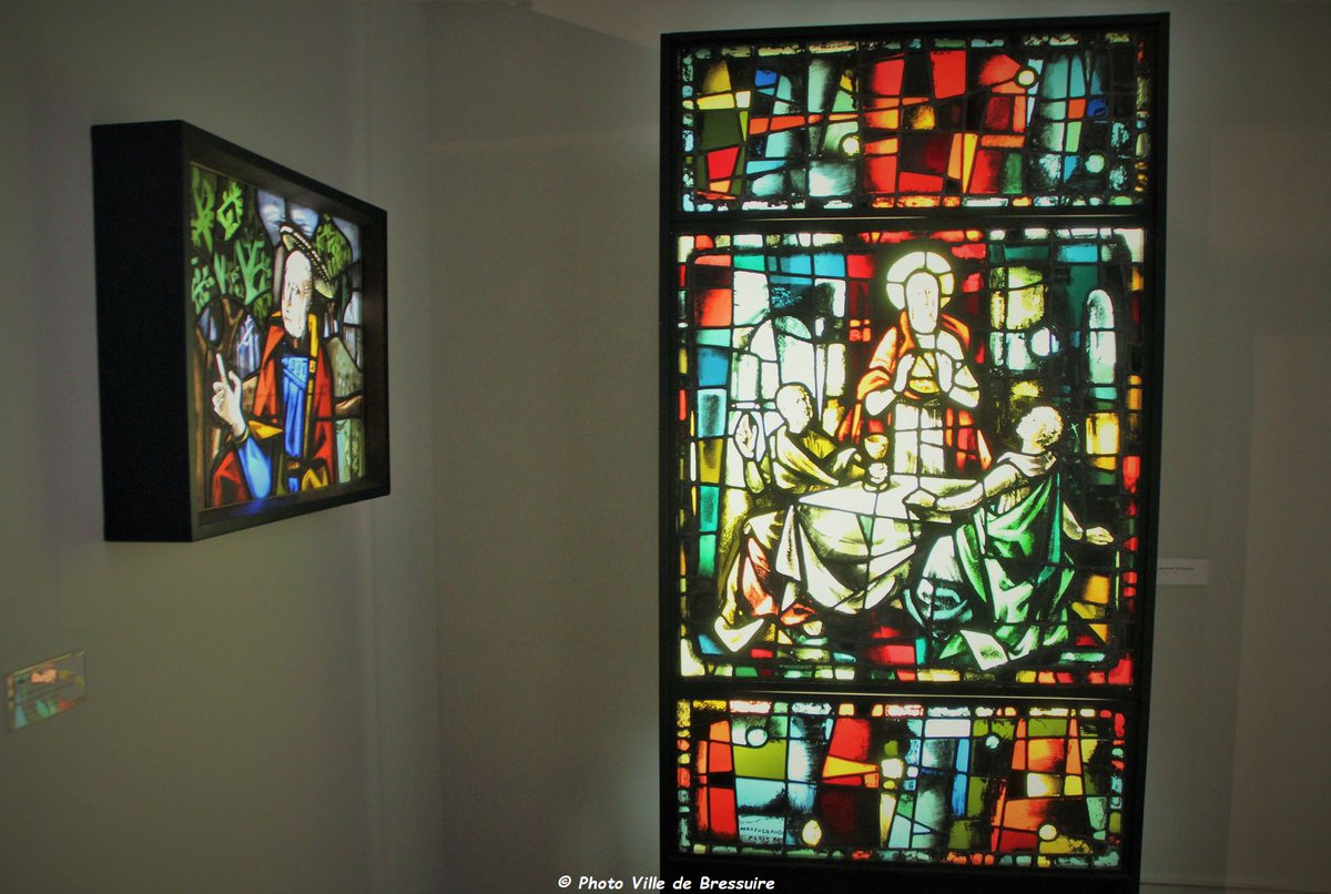 VilleDBressuire's tweet photo. Au #Musée à #Bressuire, plein feux et lumière sur le maître-vitrailliste bressuirais #MaxIngrand ! Présentation hier au musée par #MarieJarry, vice-présidente @agglo2b chargée des Affaires Culturelles. A découvrir ce dimanche (14h30 à 18h). Entrée libre. ➡️https://t.co/eo7JwPRLSt https://t.co/CtHkM22lej