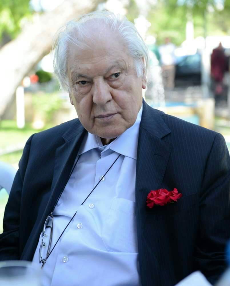 Dün Ankara'da, hepimiz için susarak ağlayan, Nuri Pakdil Ağabey'i uğurladık.Sonra, "çın çın öten bir sessizlik" evinin avlusunda dostlarla bulustuk.Söyleyin;hayat nedir?