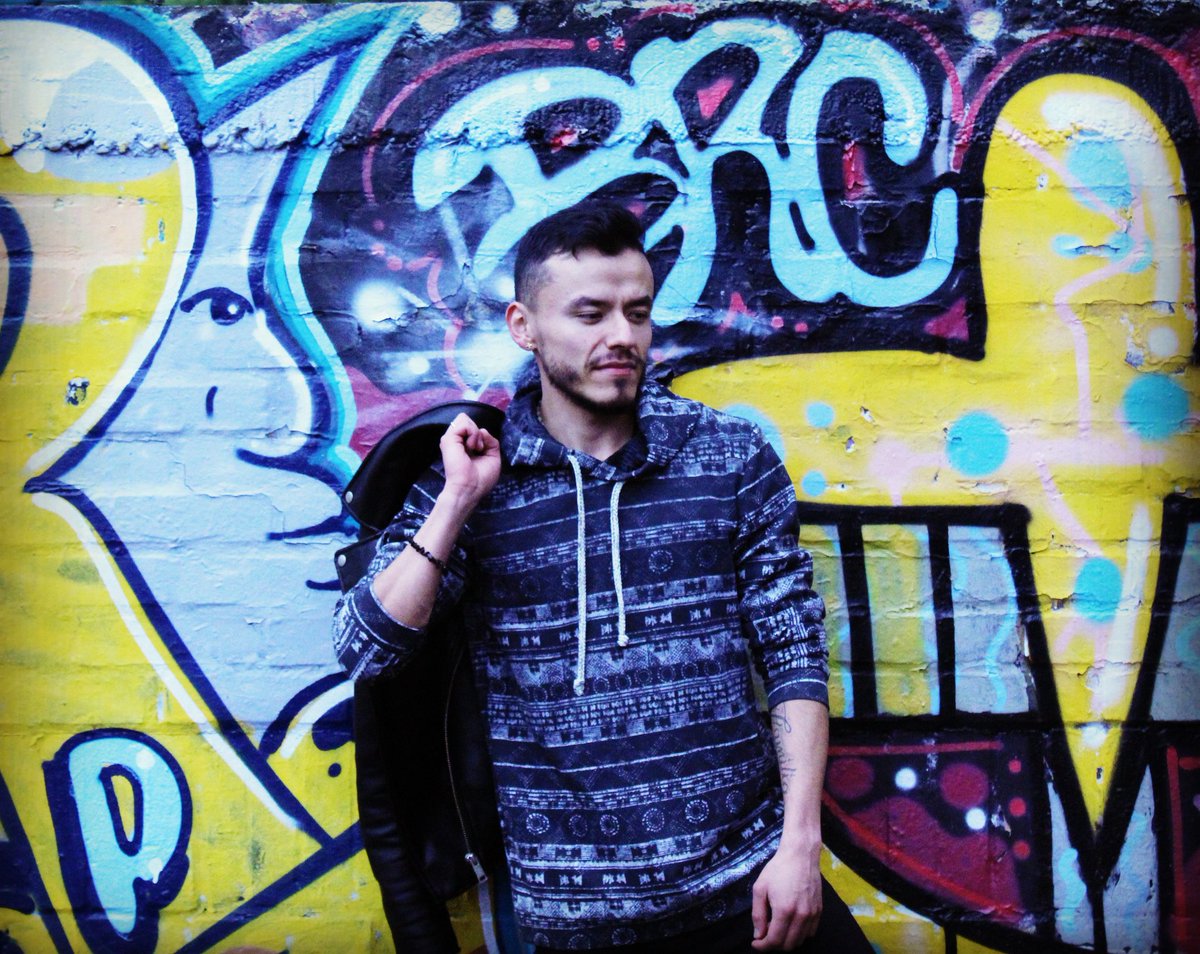 LegatoModa's tweet image. Domingo con tu buso favorito !!! 
Siguenos en instagram 
instagram.com/legatomoda/?hl…
#hechoencolombia #busos #estampados #menswear #legato #graphicdesign