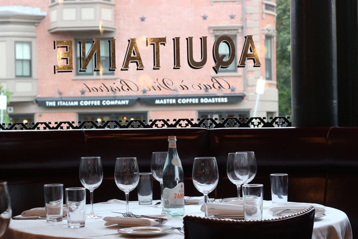AquitaineBoston's tweet photo. Enjoy the view of the South End in our elegant yet comfortable dining room! https://t.co/PL4YicMLu1