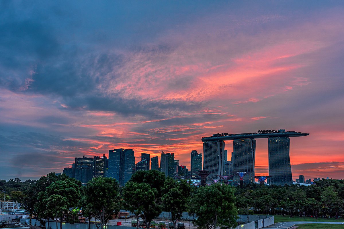 ketanvikamsey's tweet photo. | Sunset Glory | Marina Bay Sands from Garden By the Bay - East | Simply Singapore |
#GardenByTheBayEast #MarinaBaySands #Sunset #StrikingSingapore #VisitSingapore #SingaporeTourismBoard #KVKliks #instaAsia #picoftheday #photooftheday #traveltheworldpix #ketanvikamsey #canon https://t.co/C2HYLgqj56