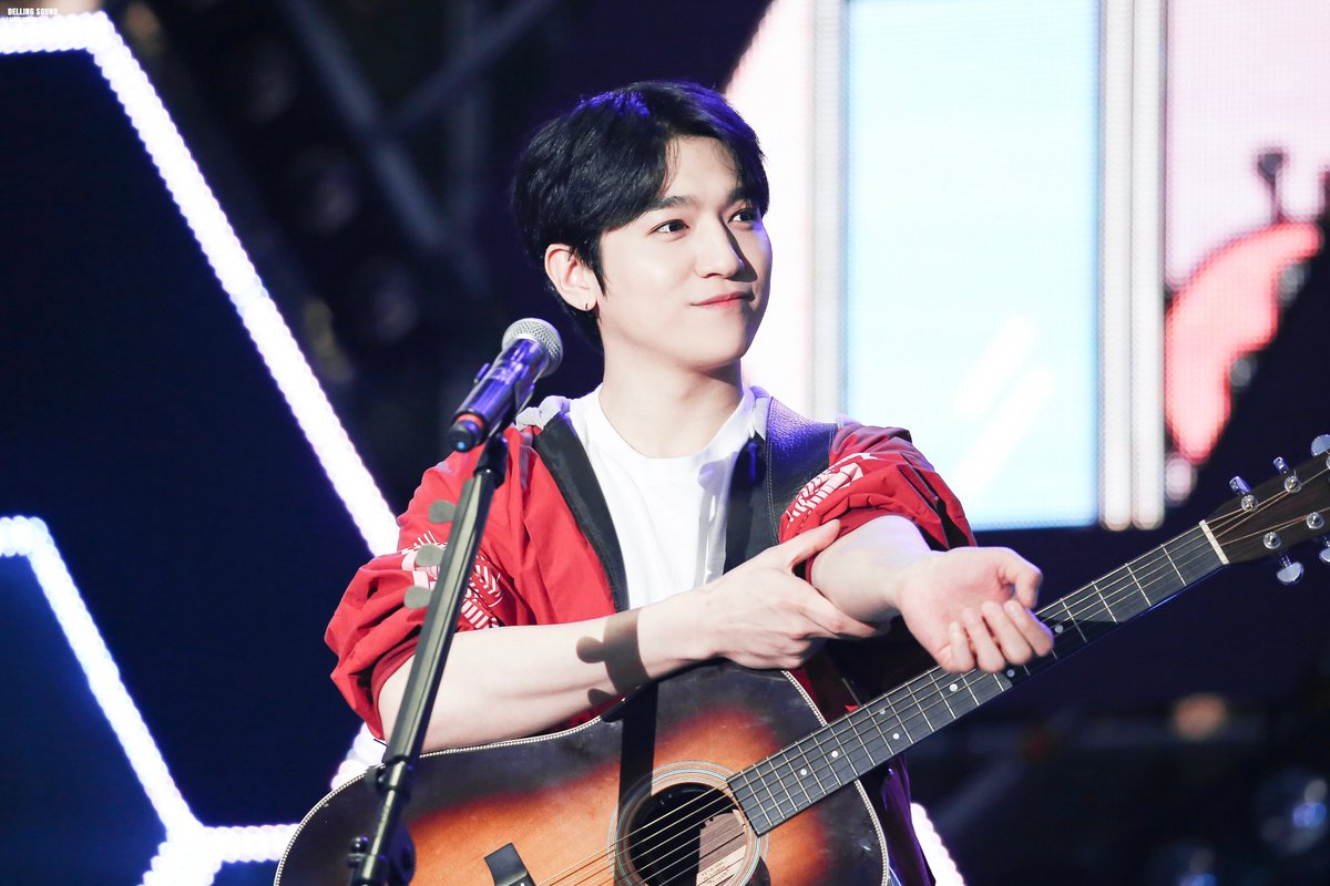 Delling_Sound6's tweet photo. 191019 GMF
입꼬리랑 팔,, 최고👏👏
@DAY6_BOBSUNGJIN 
#DAY6 #데이식스 #성진 #SUNGJIN https://t.co/WIVbqNEIAT