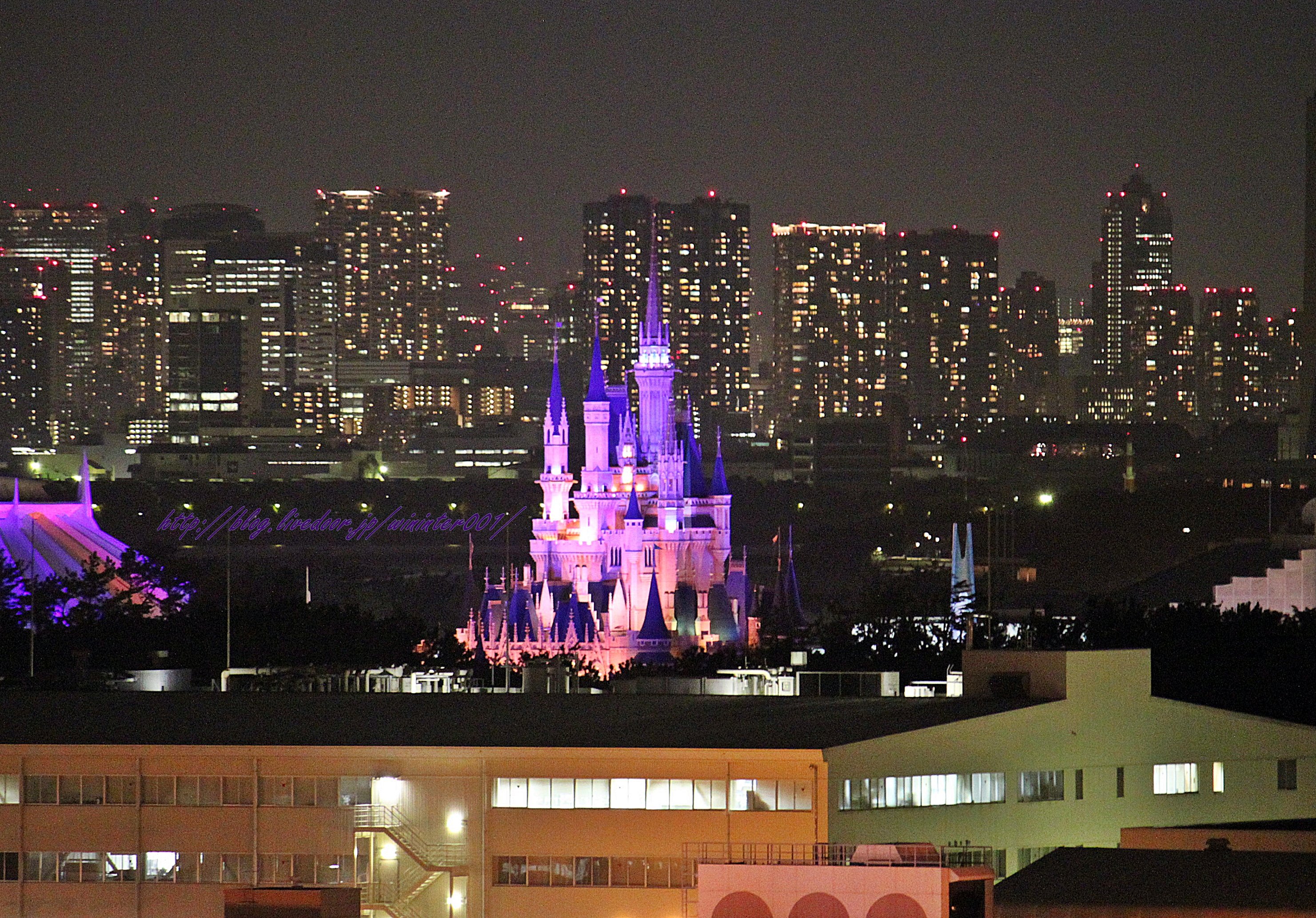 みっこ ちょっと前にtds立体駐車場屋上から見たシンデレラ城 葛西臨海公園の観覧車の写真 T Co R4vkrrap7o を載せましたが 今回はちょっと前に撮った 舞浜ユーラシアから見たシンデレラ城と都心 中央区あたり のビル群 ちなみに背後に見える