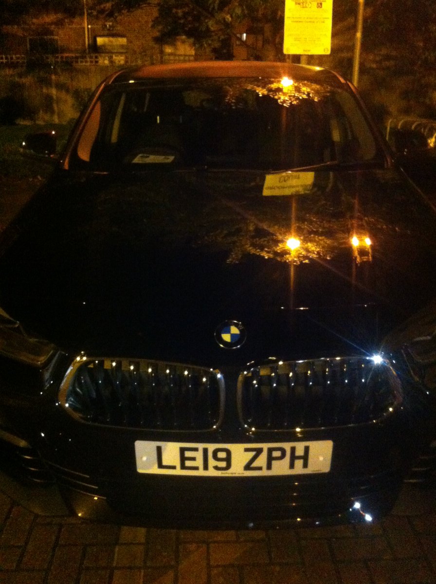 44jinky44's tweet photo. @_TheIPC do PCM only give tickets to residents? 
seems an odd system
drug dealer parked across two bays with blue badge?  

#PCM #parkingcontrolmanagement @A2DominionHelp @A2DCommunities @CllrTony @SteveReedMP #croydon #hogarthcrescent #bluebadge @RNIB #pavementparking #cronx #carcrime https://t.co/OiKfccXKAy