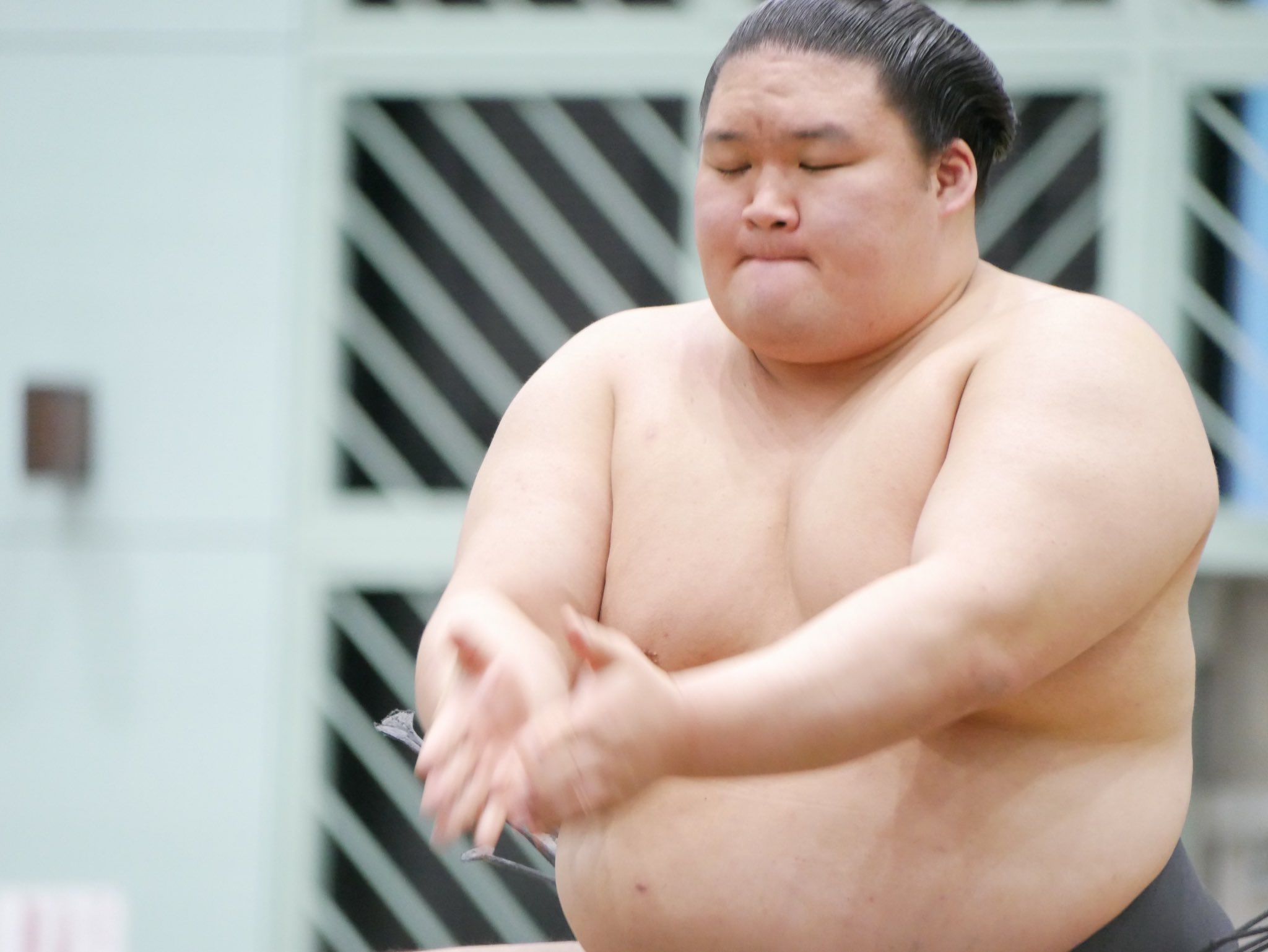 Hiyo Piyo 大相撲力士名鑑 改訂版 の可愛いオフショットを見てから 少し気になりはじめた大関 豪栄道 T Co Weojgeoxdf Twitter
