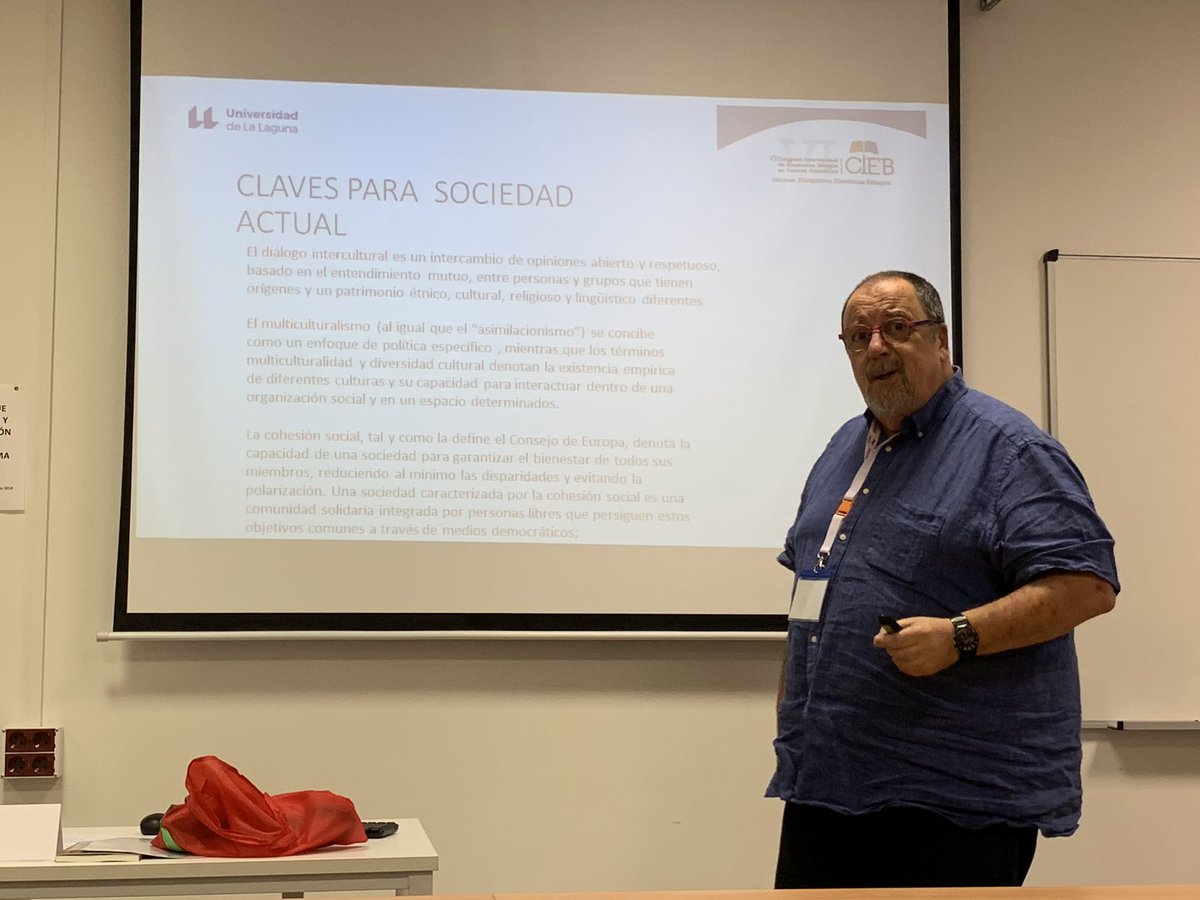 During the last day at @CIEB2019 we have the pleasure of hearing from Plácido Bazo, from <a href="/ULL/">Universidad de La Laguna</a>, once again. <a href="/UDIMA/">Universidad UDIMA</a> <a href="/Ens_bilingue/">Enseñanza Bilingüe</a>