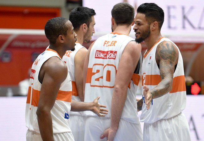 StoiximanGBL's tweet photo. 🏀 Το 100ό έφερε και είσοδο στην 20άδα για τον Προμηθέα
🏀 Ρεκόρ καριέρας από τον Μωραίτη
➡ https://t.co/0WZeKlasCH https://t.co/nhmDDX22Sk