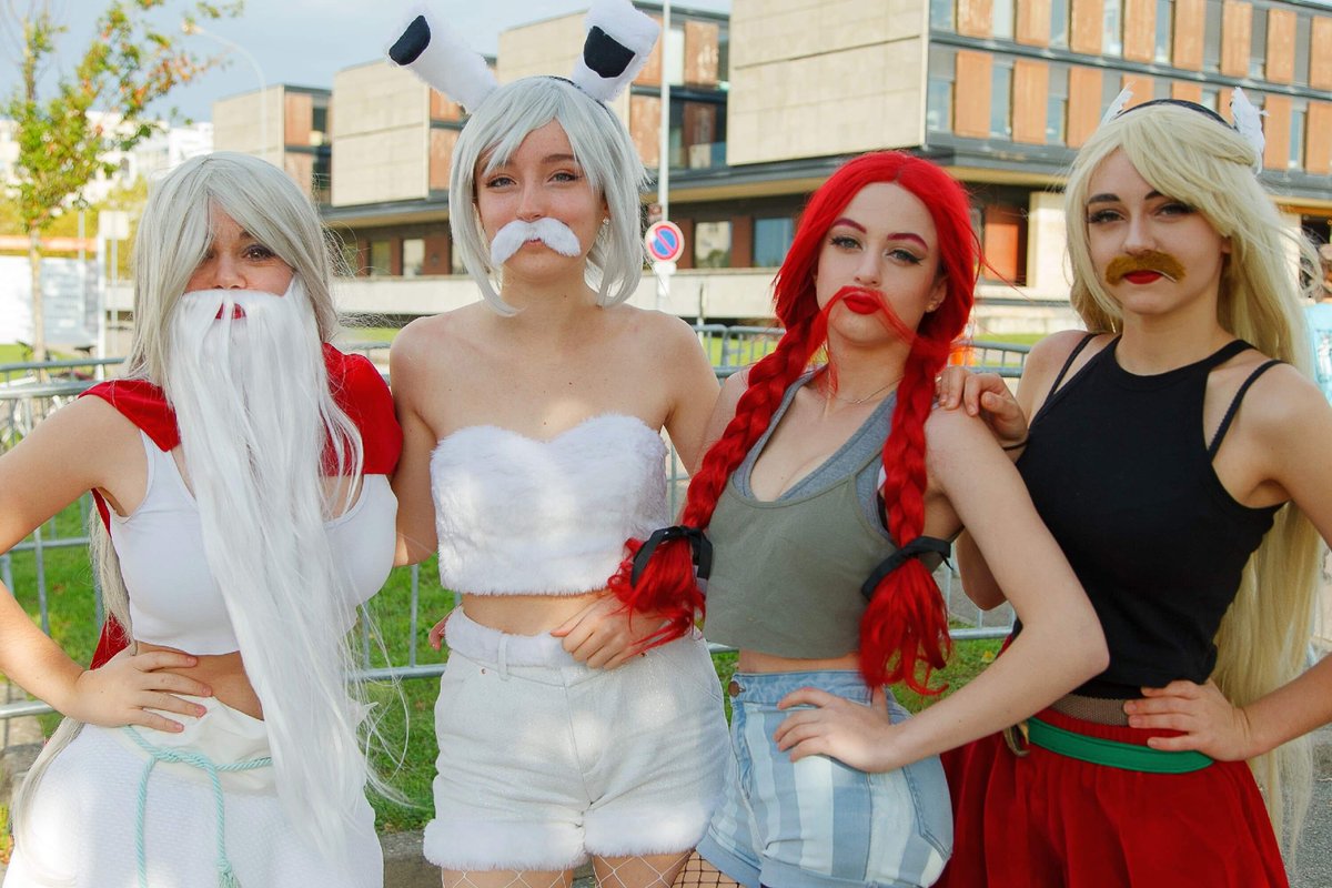 AoiMitsukiCos's tweet photo. Hop, des petites photo des Bonnes Gauloises!
@KuroeChanCos en Obélix, @ mathilde_arnauud (ig) en Idéfix, @ roxane_pilt (ig) en Panoramix et moi même en Astérix! 
Photo de groupe par Dominique Trossat et photo solo par  @ https://t.co/GWtL0R4gRa.cosplay (ig) https://t.co/GowjiLasbV