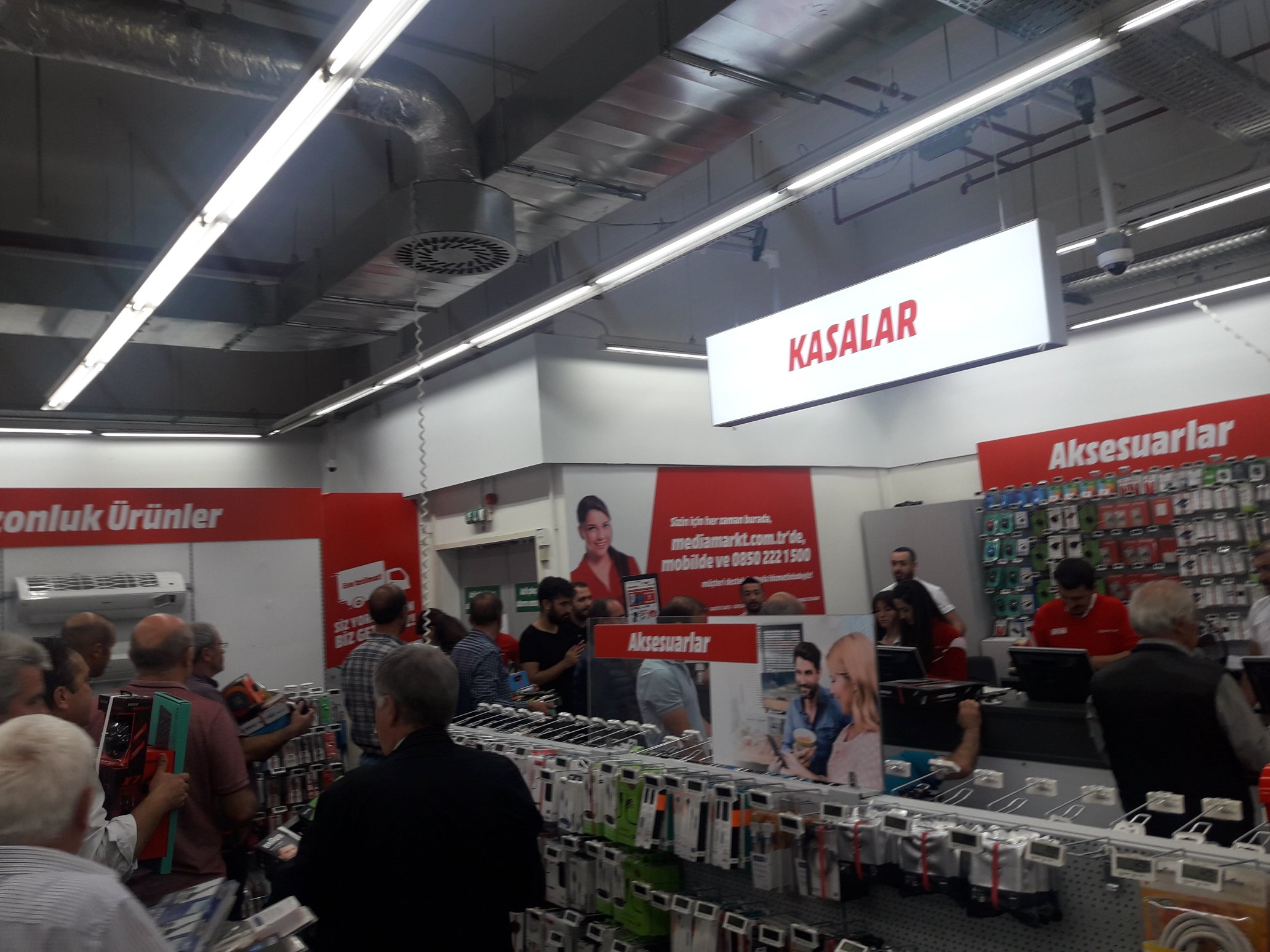 nakliyat is on twitter real direniscileri bayrampasa forum istanbul media markt magazasinda ki kasa kilitleme eyleminde tum kasalari kilitledi realiscilerikazanacak uzeliscilerikazanacak https t co 0bdj02ulzf twitter