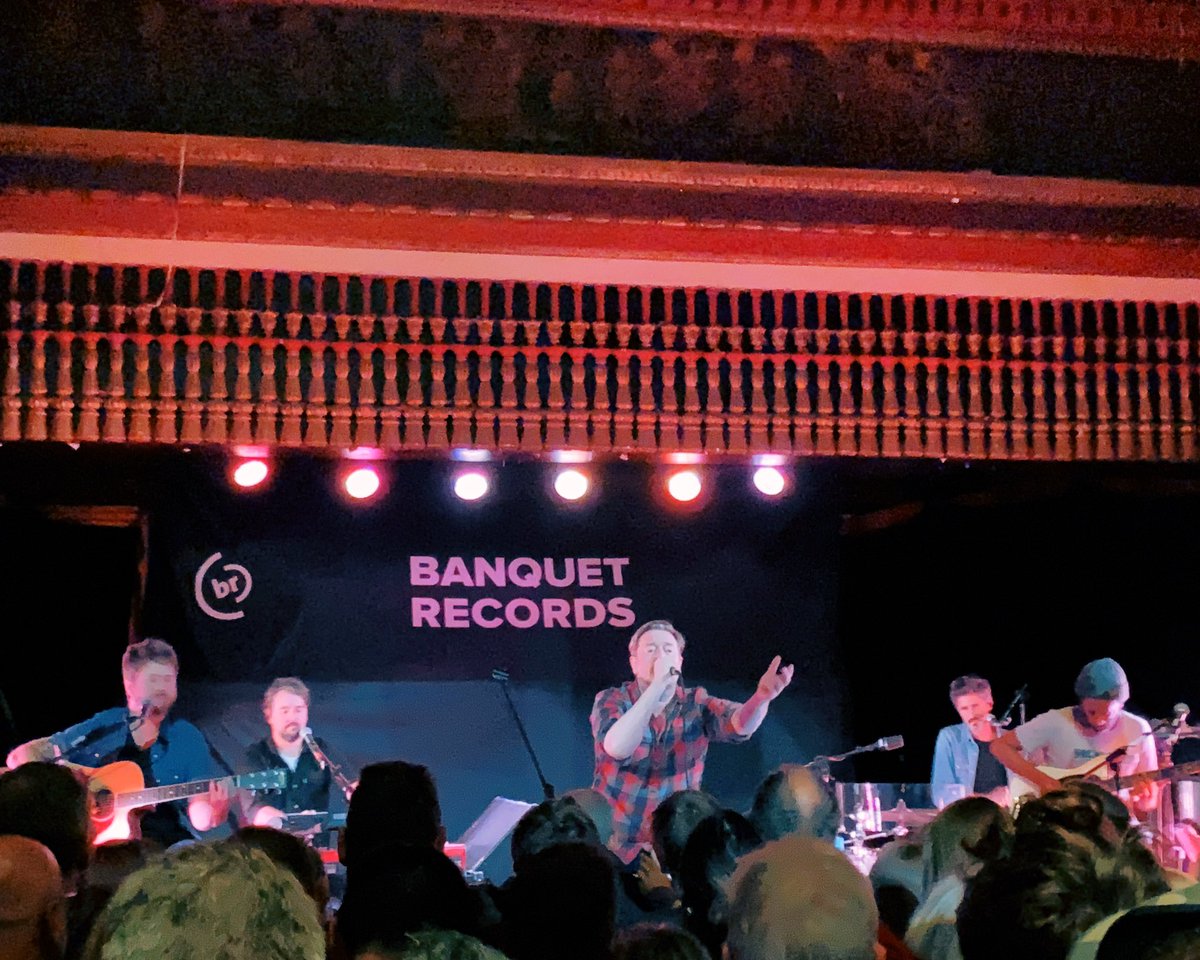 paulmullett's tweet photo. Lovely and close up @Elbow #giantsofallsizes launch gig on Thursday. Still smiling about it today (this will likely still stand whenever you see this tweet) https://t.co/BsZ6FbRihv