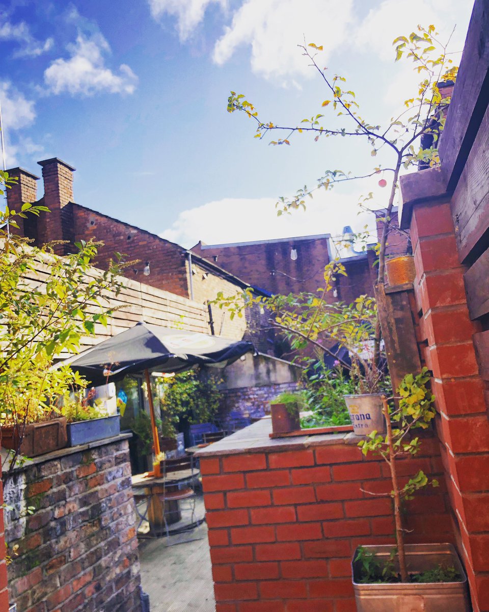 Come and make the most of Autumn 🍏🍁🍺 #beer #cocktails #pizza #roofgarden #autumn #sunshine #manchester #terrace