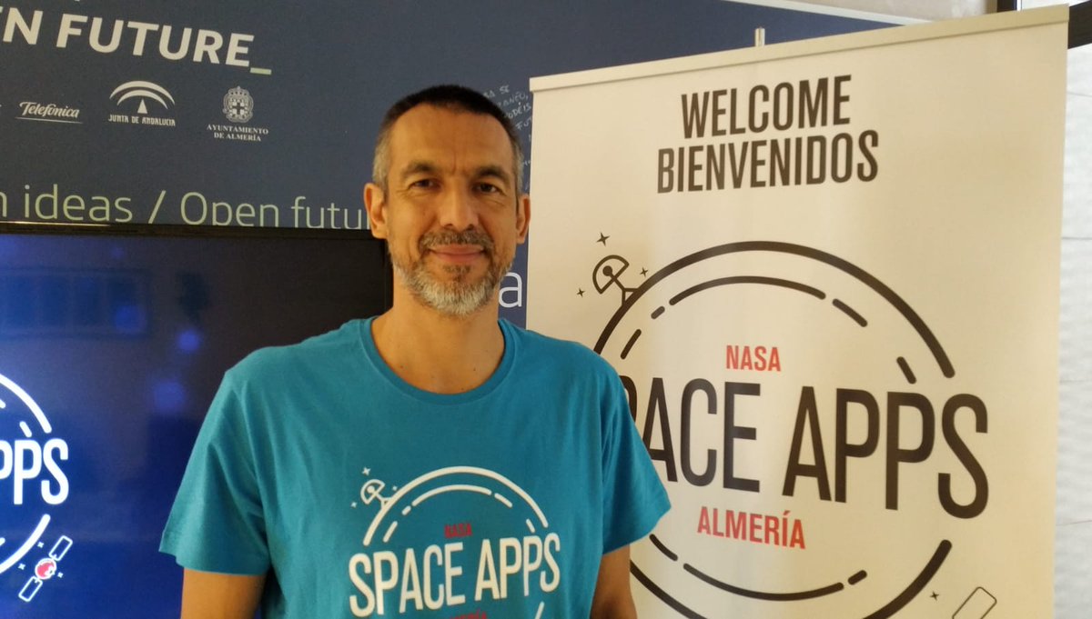 spaceappsalm's tweet photo. Nuestro mentor y jurado @profesorpfa Pedro Fernández, asesor de retos a nuestros participantes.
#spaceapps #spaceappsALMERIA19  #spaceappschallenge #Almeria https://t.co/aR4nR86XJU